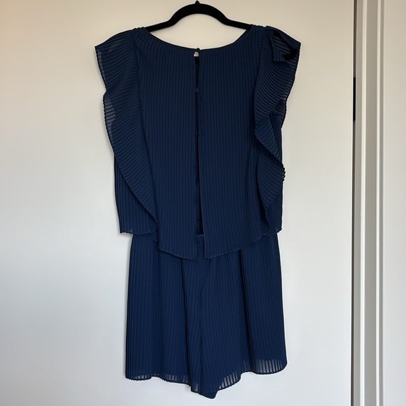Club Monaco Jonet romper - Picture 3 of 8